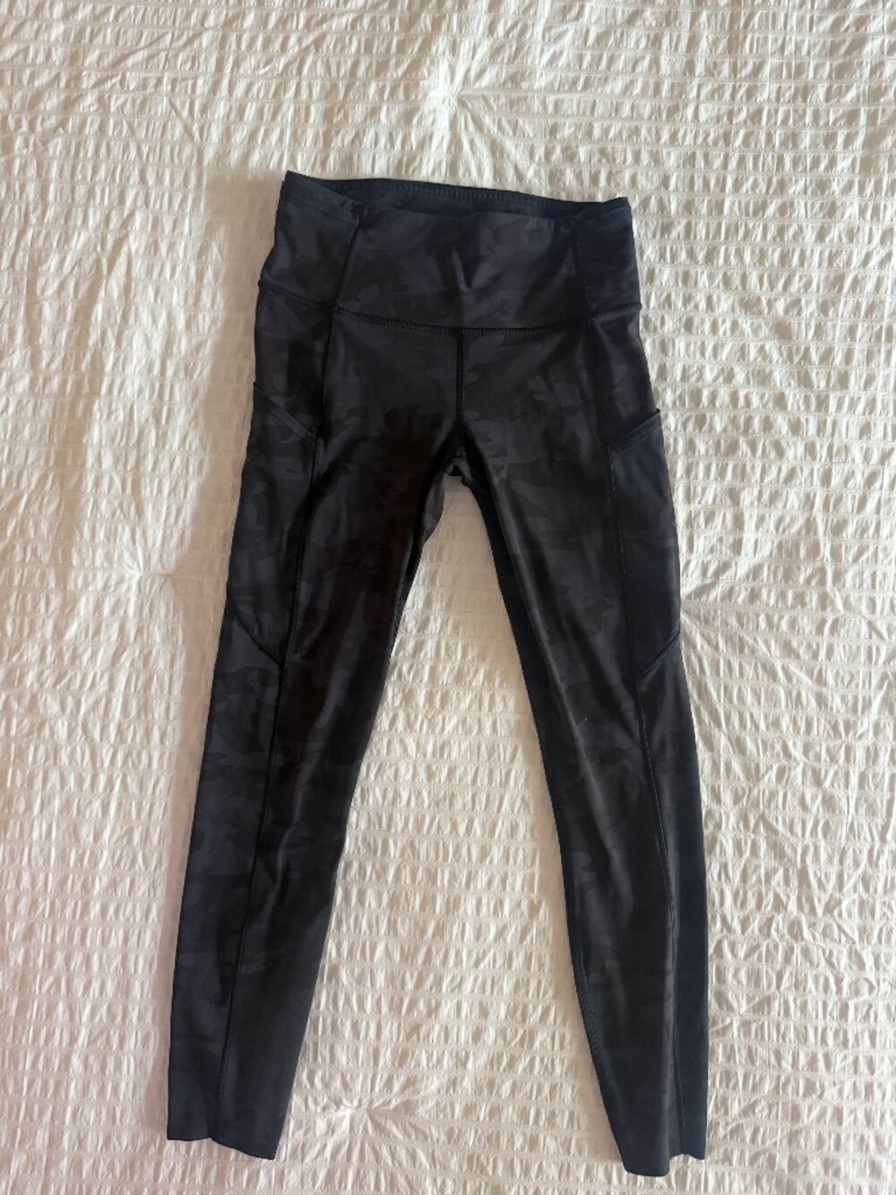 Lululemon Camo Capri Leggings Navy Seamless Half Pocket Athletic